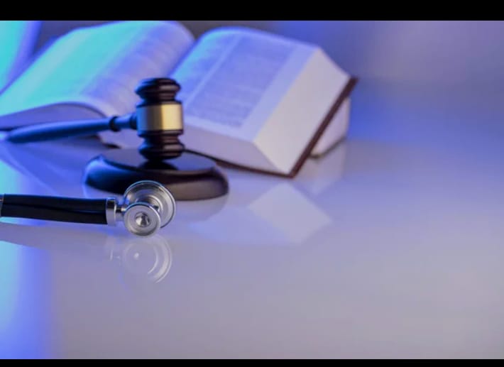 NEGLIGENCIA MÉDICA, RESPONSABLIDAD. RECLAMACÍON. DENUNCIA.